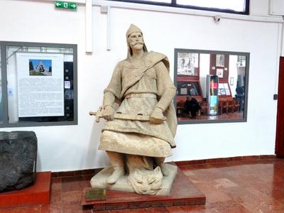 Statue of Prince Árpád - Ópusztaszer - Historcial Site-stock-foto