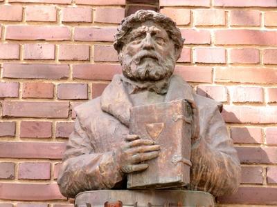 Bust of John Calvin - Szeged - Reformed Church-stock-foto