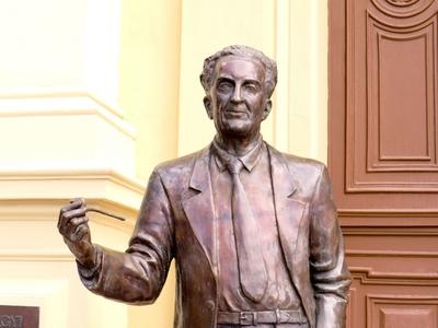 Szent-Györgyi Albert statue - Szeged - Nobel Prize - Scientist-stock-foto
