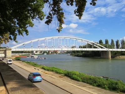 Tisza river at Szeged - Downtown bridge-stock-foto