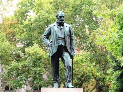 Statue of hungarian politician Tisza Lajos - Szeged-stock-foto