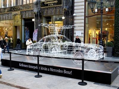 Christmas Mercedes Benz advertising - Budapest-stock-foto