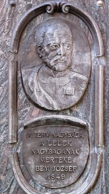 Kiskunfélegyháza, 2010. november 14.Bem József tiszteletére állított dombormû a Béke téren.  Makk József 2003-ban készült alkotása.-stock-foto