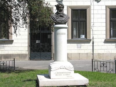 Bust of Kossuth Lajos - Hatvan - Hungary-stock-foto