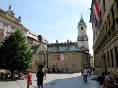 Bratislava (Pozsony), 27 May 2018The Old City Hall from the Archbishop Square. From the Left the Archbishop Palace.Az Óvárosháza a Hrecegprímás tér felõl. Balra az érseki palota.-stock-foto