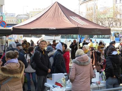 Ukrainian refugees - Help desk - Budapest-stock-foto