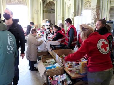 Ukrainian refugees - Budapest - Help desk-stock-foto