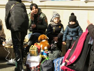Ukrainian refugee family with Children - Budapest-stock-photo