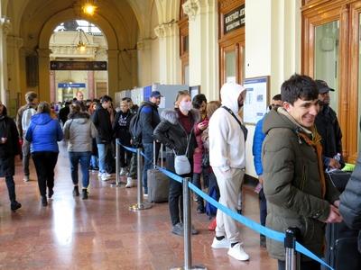 Ukrainina refuigees - Budapest-stock-foto