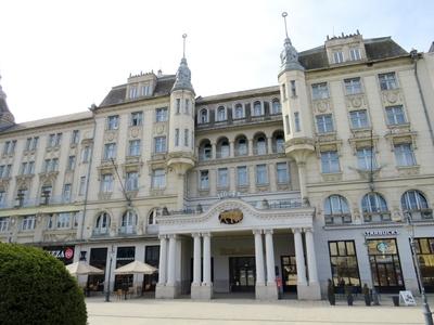 Golden Bull Hotel - Debrecen - Hungary-stock-foto