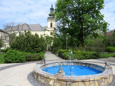 Jászberény - Fountain - Church of Assumption - Hungary-stock-foto
