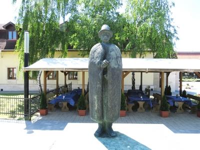 Shepherd statue - Kunszentmiklós - Hungary-stock-foto