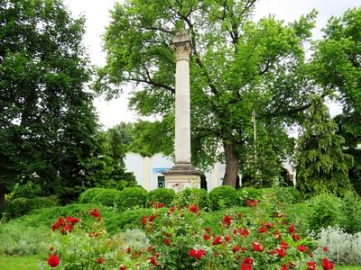 Nagykáta - Hungary - Obelisc - Freedom Fighters - 1849-stock-foto