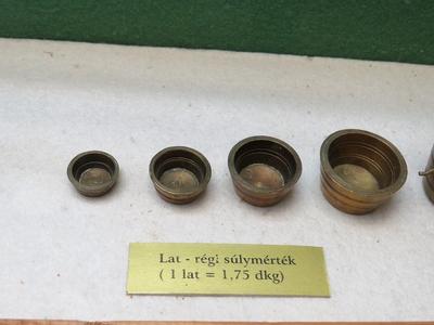 Lat - Hungarian Old Scale - Museum - Jászberény-stock-foto