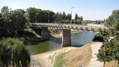 Baja - Bridge over Sugovica -. Danube - Petőfi Island-stock-foto