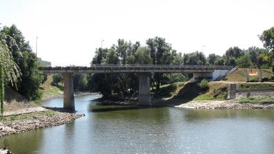 Baja - Bridge connecting City Center with Petőfi Island - Hungary-stock-foto