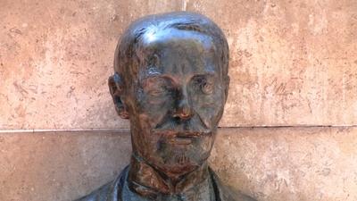 Bust of Déri Frigyes - Baja - Hungary-stock-foto