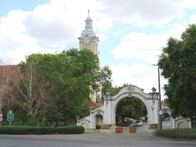 Abony - City Gate - King St. Stephn's Church - Hungary-stock-foto