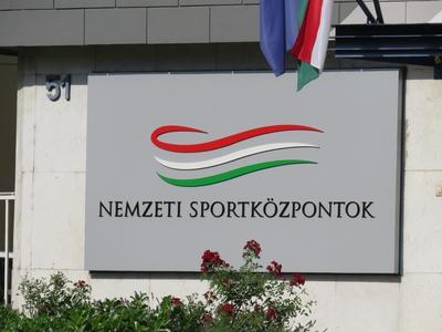 Hungarian National Sport Centers - Emblem - Budapest-stock-foto
