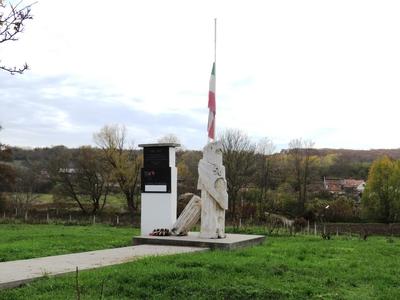 The 1956 monument in Bér, Nógrád County - Hungary-stock-foto