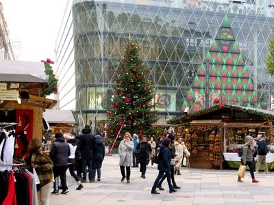 Budapest Winter Fair - Christmas tree-stock-foto