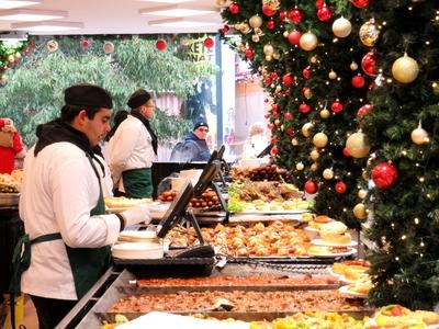 Food at the hot kitchen at the Budapest winter fair-stock-foto