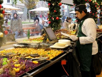 Food at the warm kitchen of the winter fair - Budapest-stock-foto