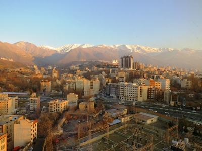 Tehran - City Viiew - Snowy Mountains-stock-foto