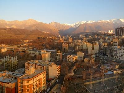 Tehran - City view - Snowy Mountains-stock-foto