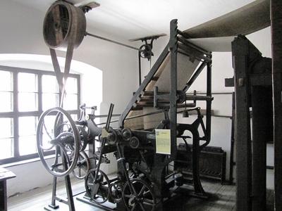 Pápa - Hungary - Convas painting machine - Museum-stock-foto