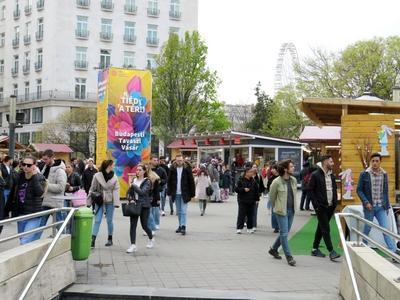 Budapesz spring fair  - City Center-stock-photo