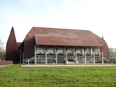 High School - Makovecz Imsre architect - Sárospatak - Hungary-stock-foto