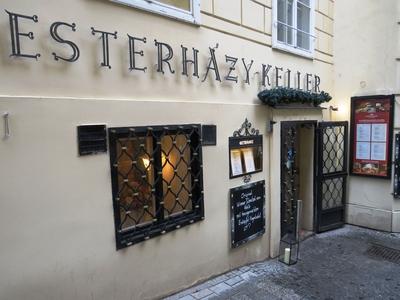 Hungarian restaurant - Vienna - Esterházy Keller-stock-foto