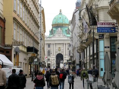 Vienna - The Hofburg from the Habsburg gasse - Austria-stock-foto