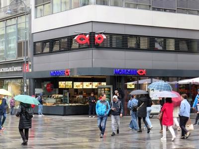The Nordsee fast food restaurant on Kärntner Straße.- Vienna-stock-foto