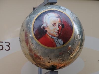 Vienna - Mozart kugeln chocolate advertisement - Austria-stock-foto