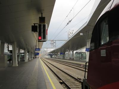 Vienna - Train station - Platform-stock-foto