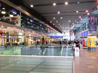 Vienna - Main railway yard Hall - Austria-stock-foto