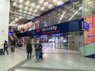 Vienna - Main railway yard - Hauptbahnhof - Austria-stock-foto