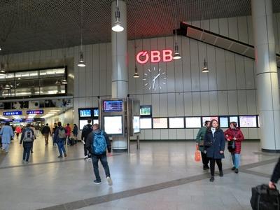 Vienna - Main railway yard - Hauptbahnhof-stock-foto