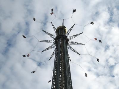Tower carousel - Vienna - Prater - Amusement-stock-foto