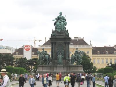 Vienna -  Statue of Empress Maria Theresa-stock-foto