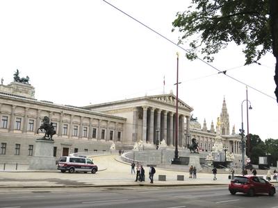 The building of the Austrian Parliament - Vienna-stock-foto