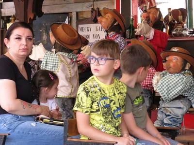 Children in train - Vienna - Prater amusement park-stock-foto