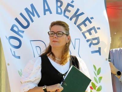 Representative of the On the Path of our Heroes Friendship Circle Hárs-Kovács Klára - Budapest Peace Demonstration-stock-foto