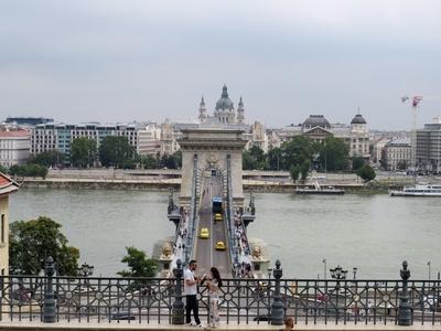 The rebuilt Chain Bridge over the river Danube - Budapest-stock-foto