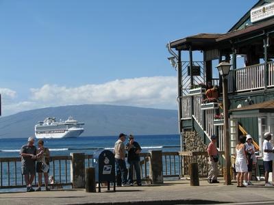 Tourists arriving by ocean liner in Lahaina - Hawaii Islands - Maui - USA-stock-foto