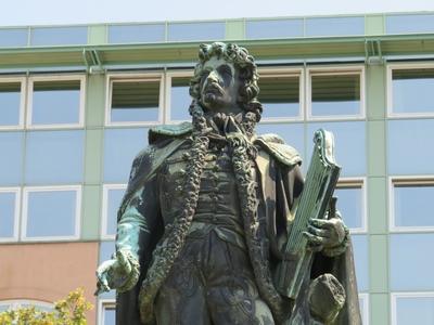 Statue of great Hungarian poet Csokonai Vitéz Mihály - Debrecen-stock-foto