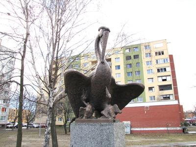 Pelican statue - Renewal - Slovakia - Dunaszerdahely-stock-foto