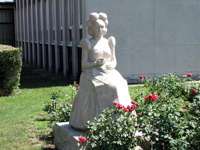 Mezőkövesd - Matyó statue - Hungary-stock-foto